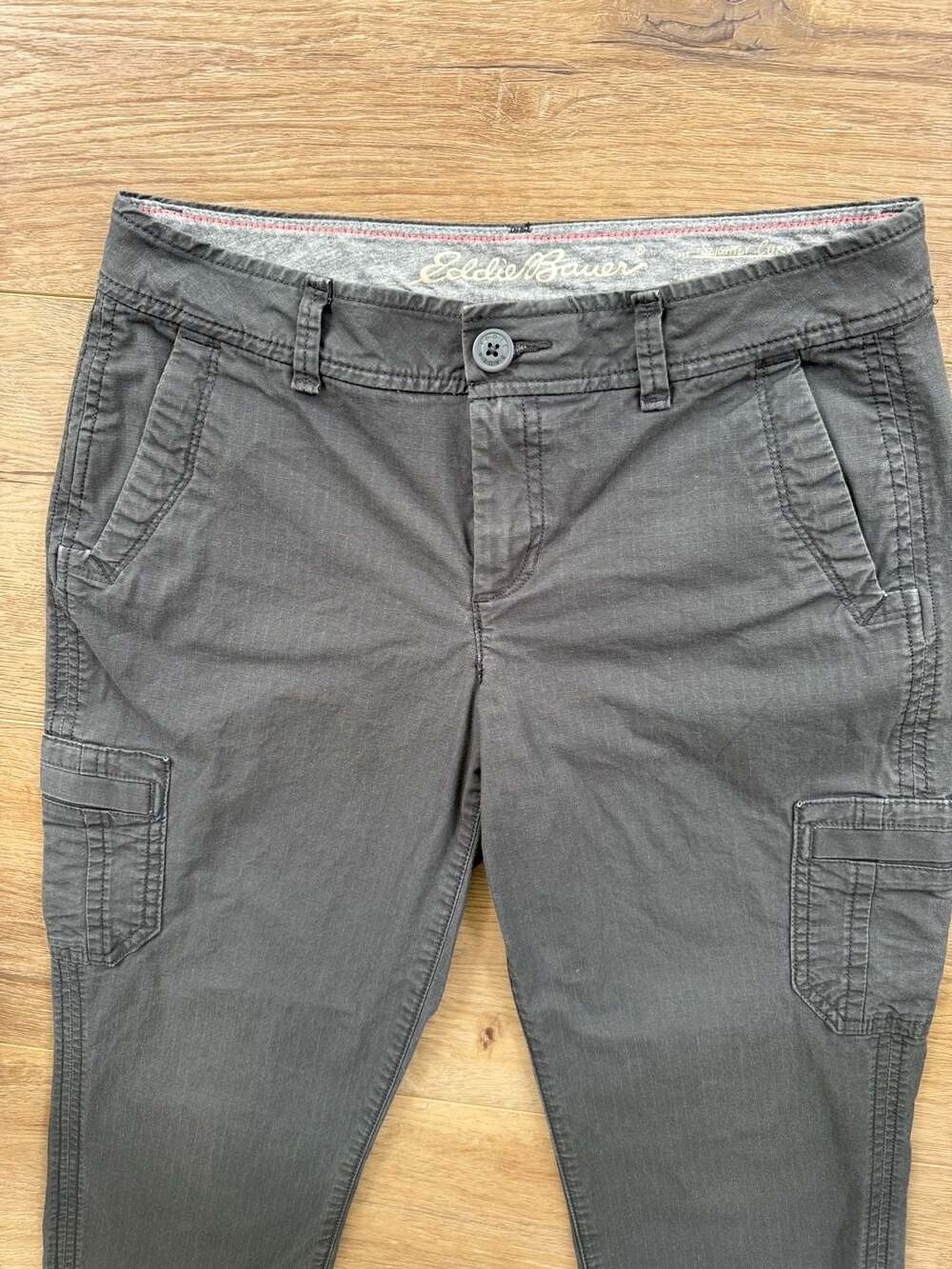 Eddie Bauer Slightly Curvy Cropped Cargo Pants Women’s 2 Gray Roll Tab Hiking - Picture 3 of 15